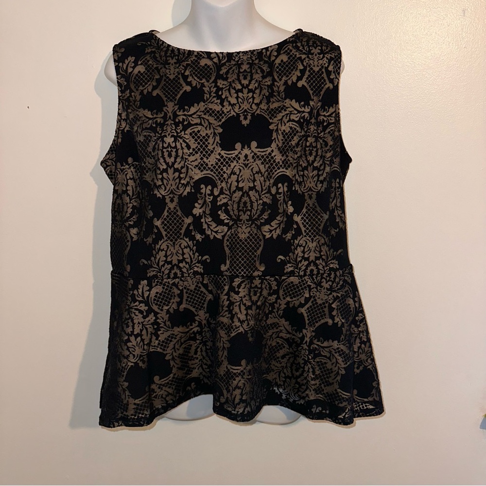 Apt. 9 women’s peplum lace top top with beige underneath size XL